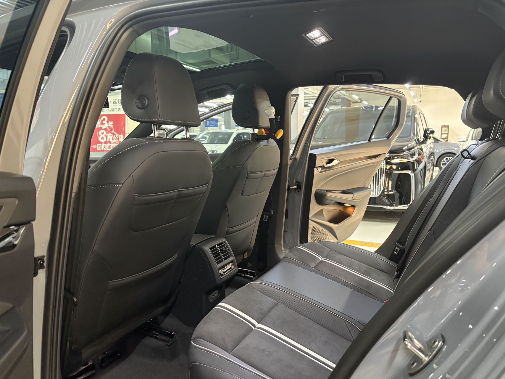Volkswagen Golf 2022 car image #4