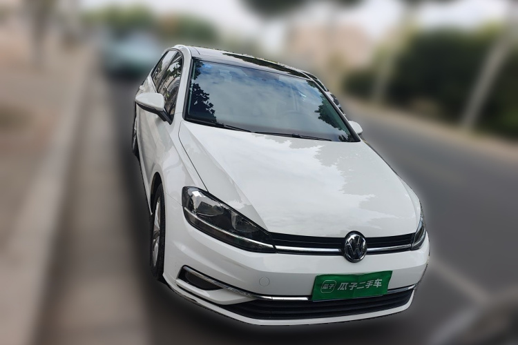 Volkswagen Golf 2018 car image #3