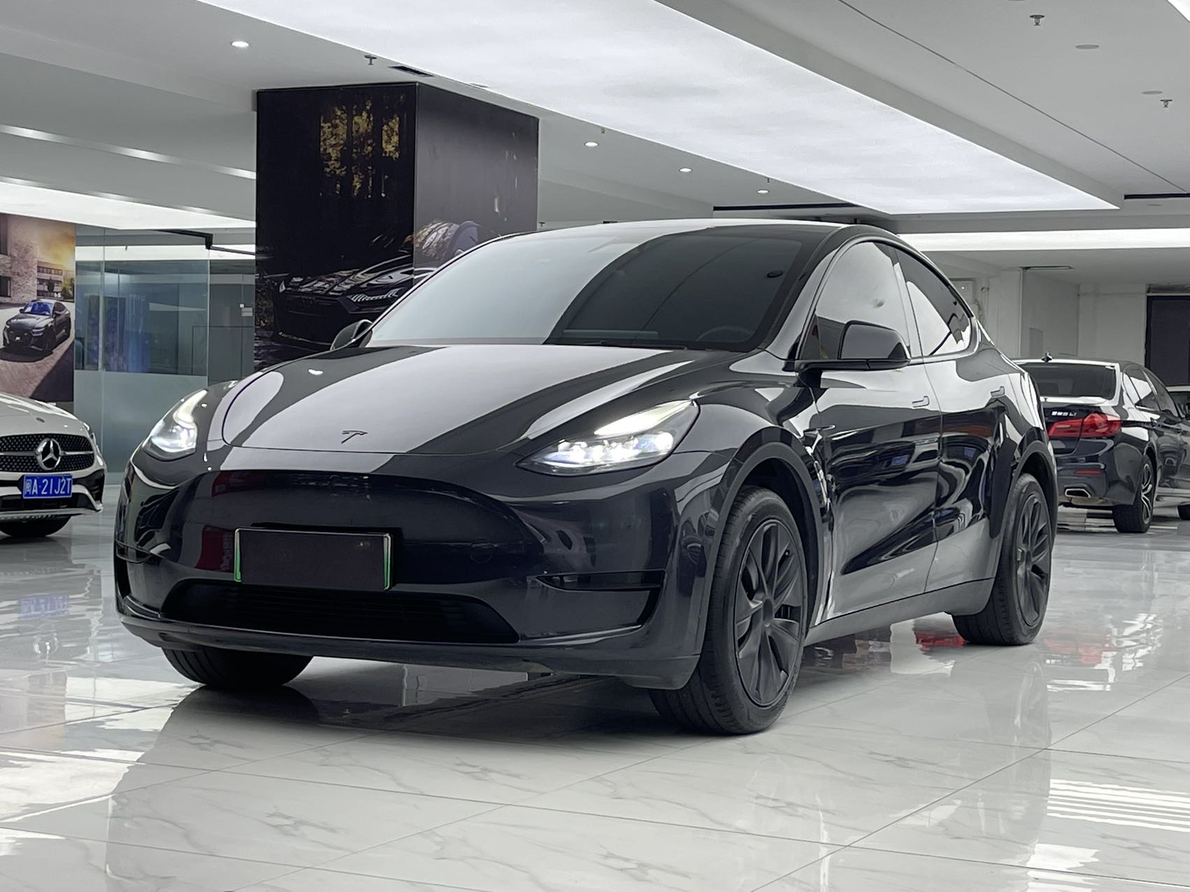Tesla Model Y 2024 Tesla Model Y 2024 car image