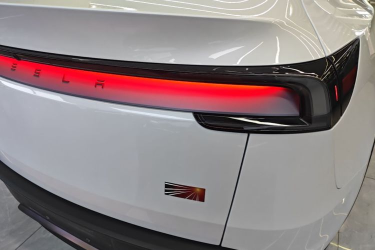 Tesla Model Y 2025 #8 Tesla Model Y 2025 immagine di auto #8
