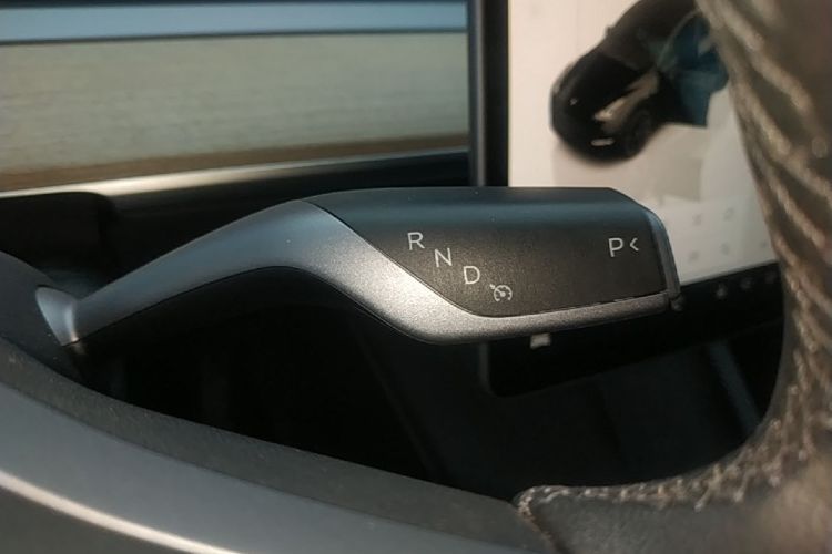 Tesla Model Y 2023 #14 Tesla Model Y 2023 car image #14