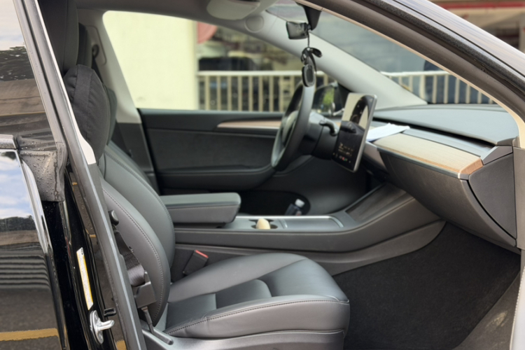 Tesla Model Y 2023 #22 Tesla Model Y 2023 car image #22