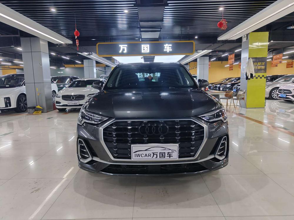 Audi Q3 2019 car image #2