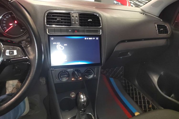 Volkswagen Polo 2017 car image #17