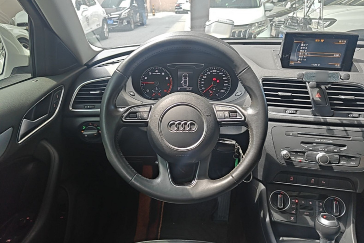 Audi Q3 2018 #11 Audi Q3 2018 car image #11