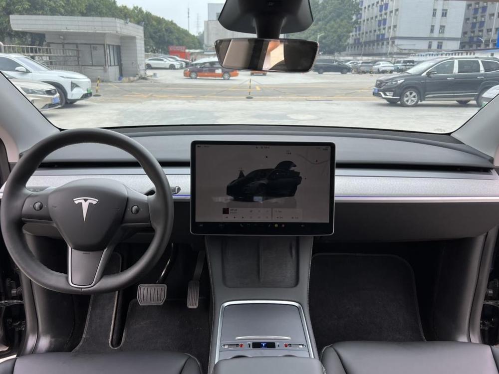 Tesla Model Y 2023 #9 Tesla Model Y 2023 car image #9