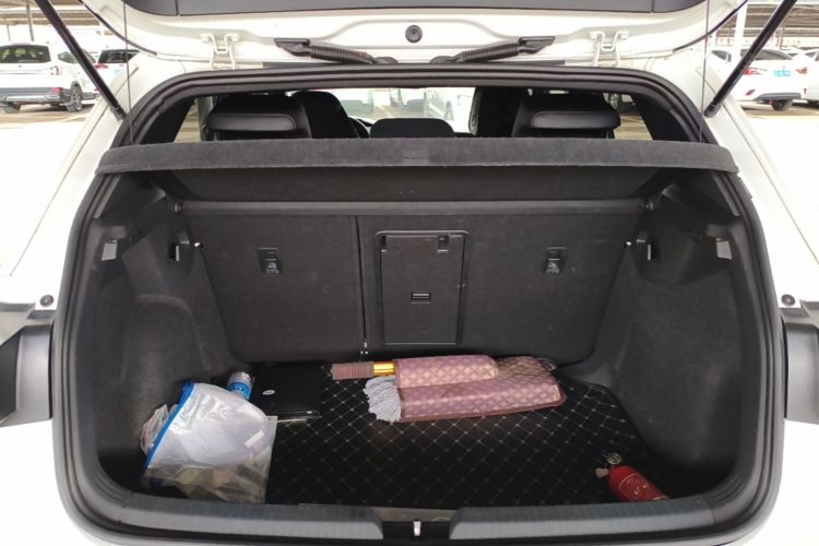 Volkswagen Golf 2023 car image #19