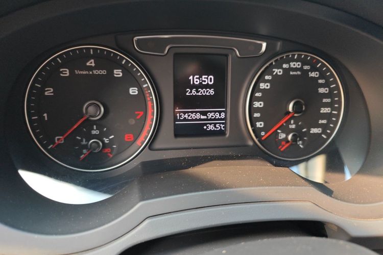 Audi Q3 2019 car image #10