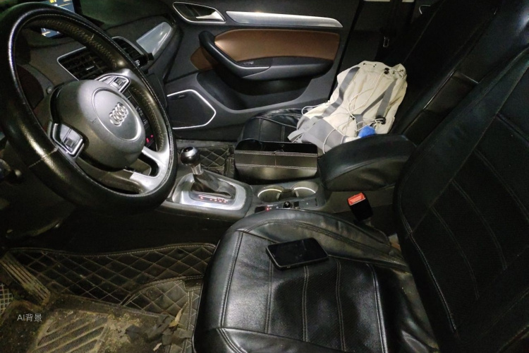Audi Q3 2018 car image #17