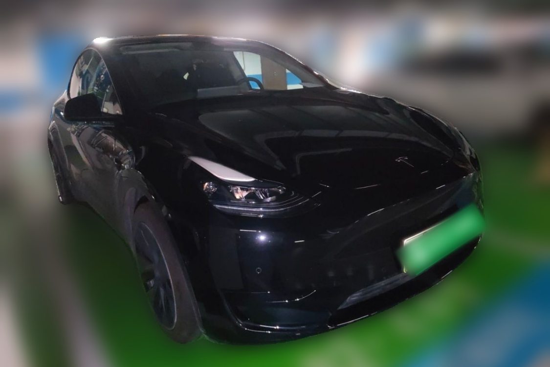 Tesla Model Y 2023 #2 Tesla Model Y 2023 car image #2