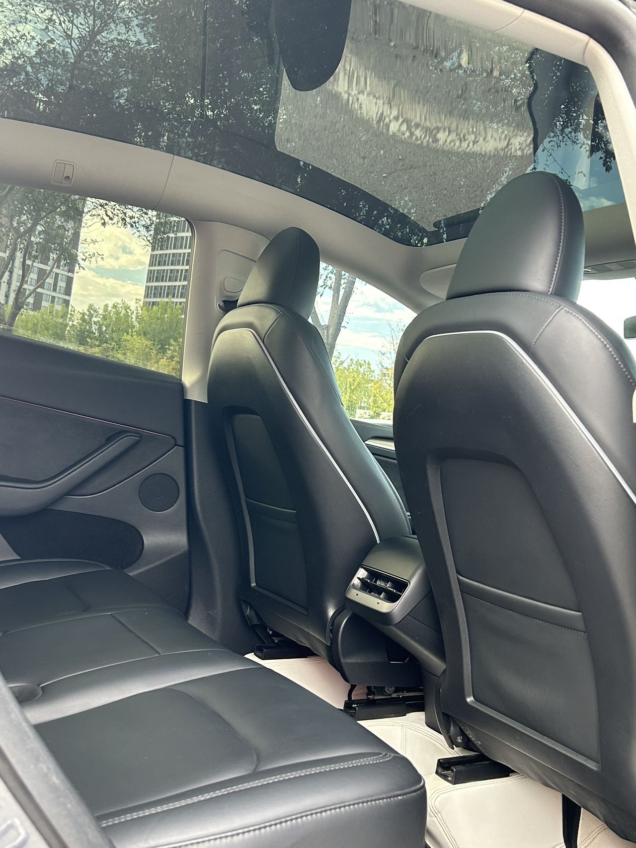 Tesla Model Y 2023 immagine di auto #7