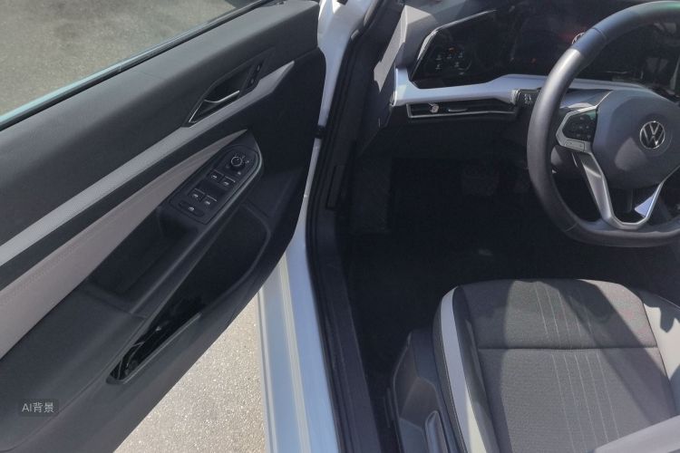 Volkswagen Golf 2021 car image #18