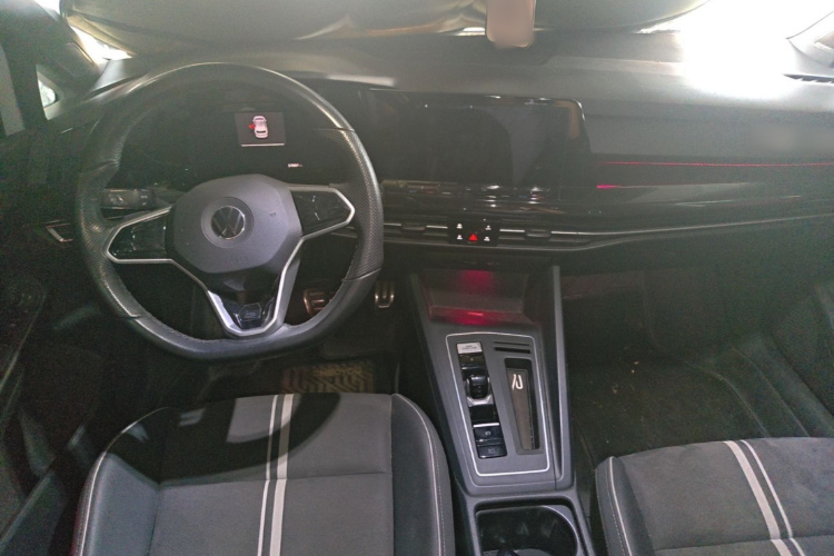 Volkswagen Golf 2023 car image #10