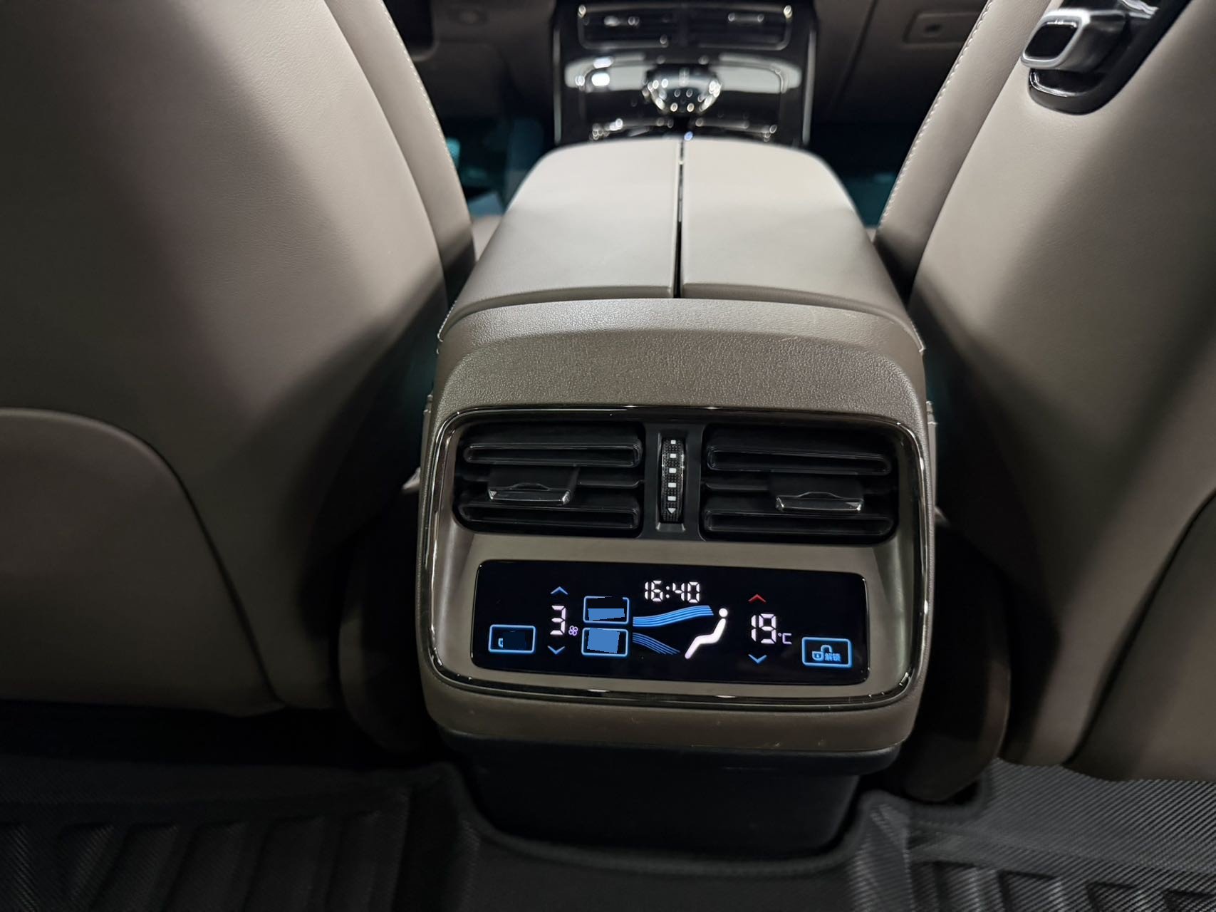 BYD Han 2024 car image #11