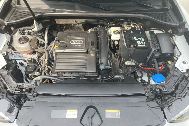Audi Q3 2019 car image #22