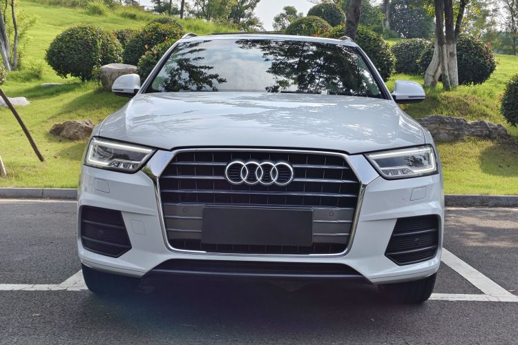 Audi Q3 2018 car image #3