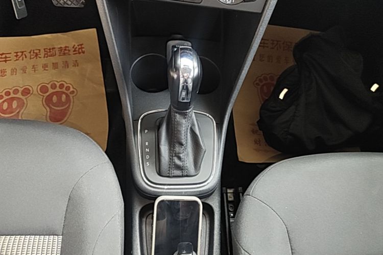 Volkswagen Polo 2016 car image #14