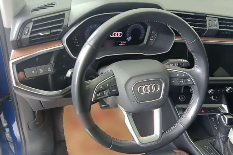 Audi Q3 2021 car image #11