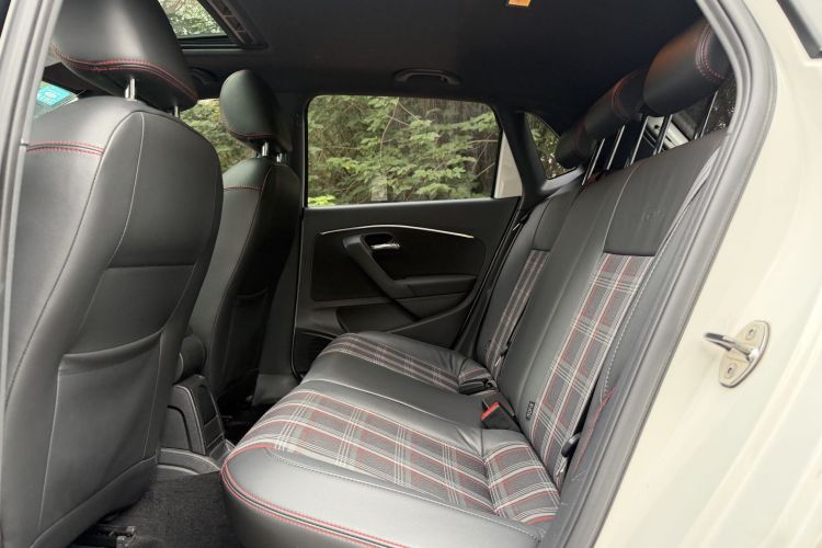 Volkswagen Polo 2016 car image #11