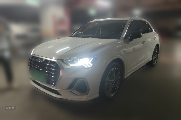 Audi Q3 2022 car image #2