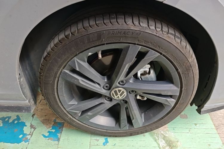 Volkswagen Golf 2021 car image #9