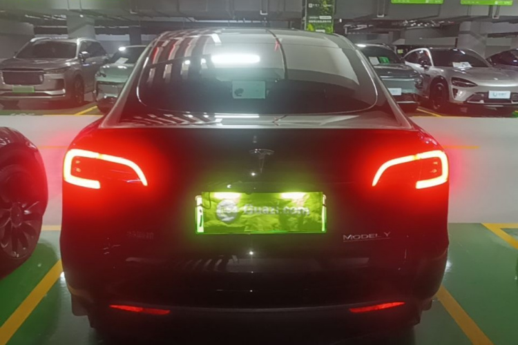 Tesla Model Y 2023 #6 Tesla Model Y 2023 car image #6