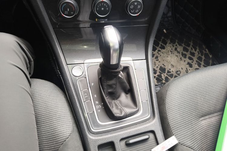 Volkswagen Golf 2020 car image #14