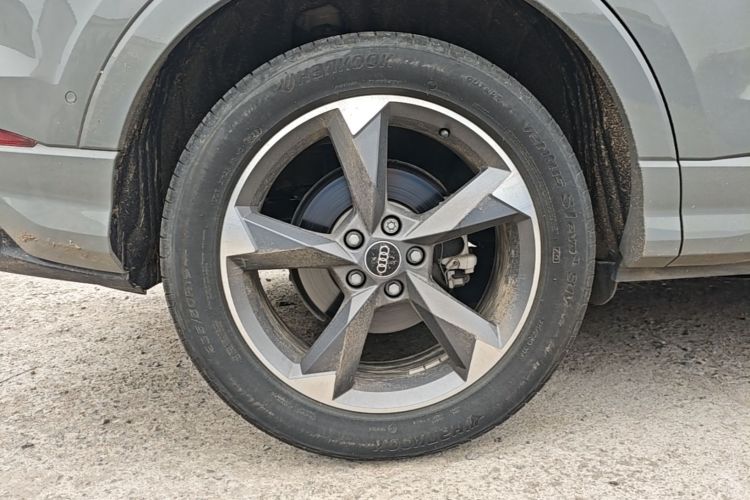 Audi Q3 2024 car image #10