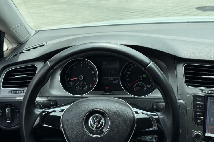 Volkswagen Golf 2015 car image #18