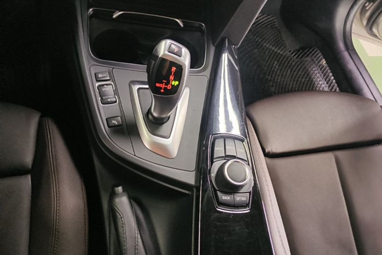 BMW 3 Series 2018 #18 BMW 3 Series 2018 car image #18