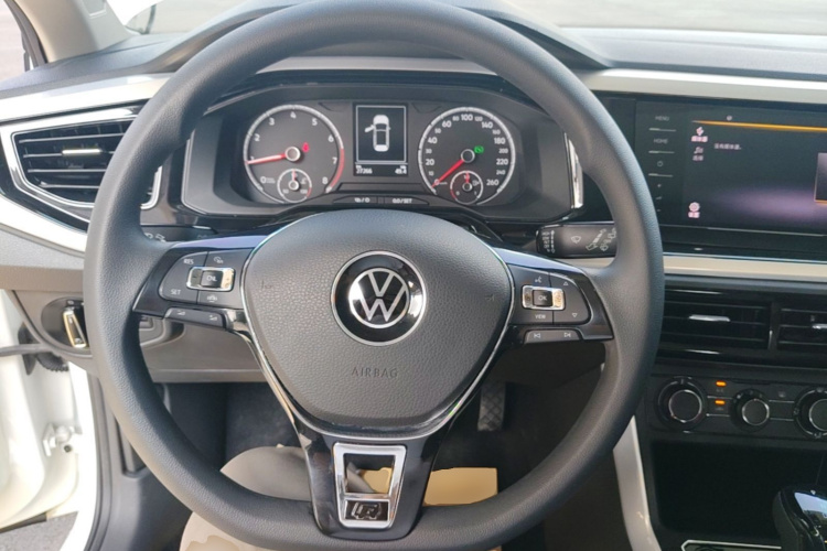 Volkswagen Polo 2021 car image #15