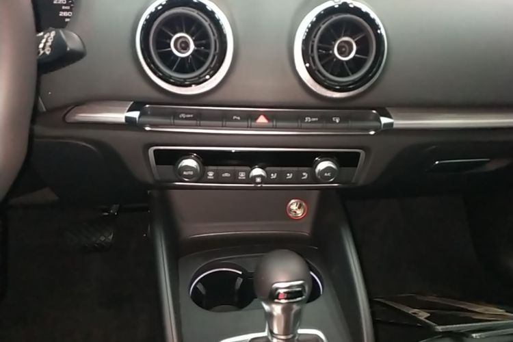 Audi A3 2017 car image #13