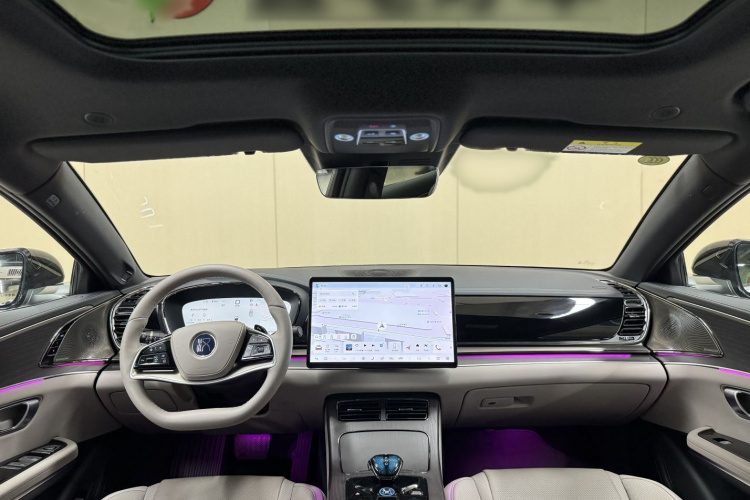 BYD Han 2025 car image #17