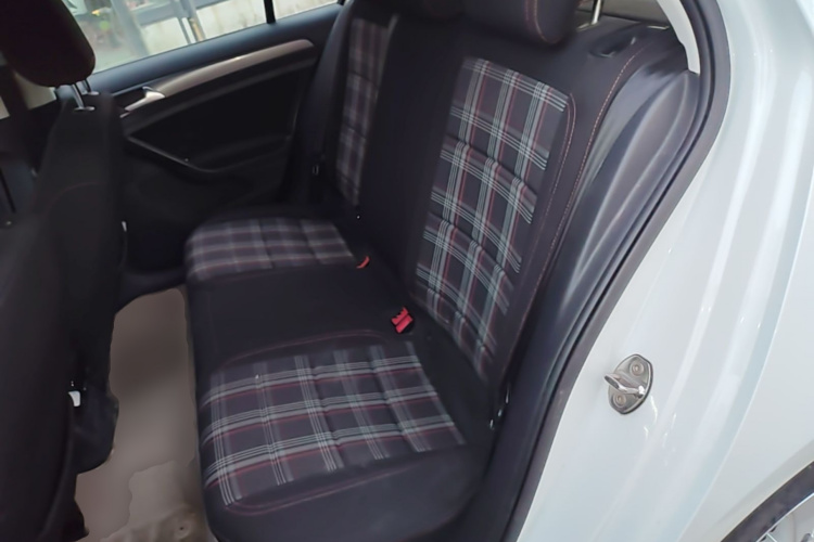 Volkswagen Golf 2016 car image #17