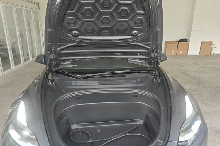 Tesla Model 3 2022 car image #20