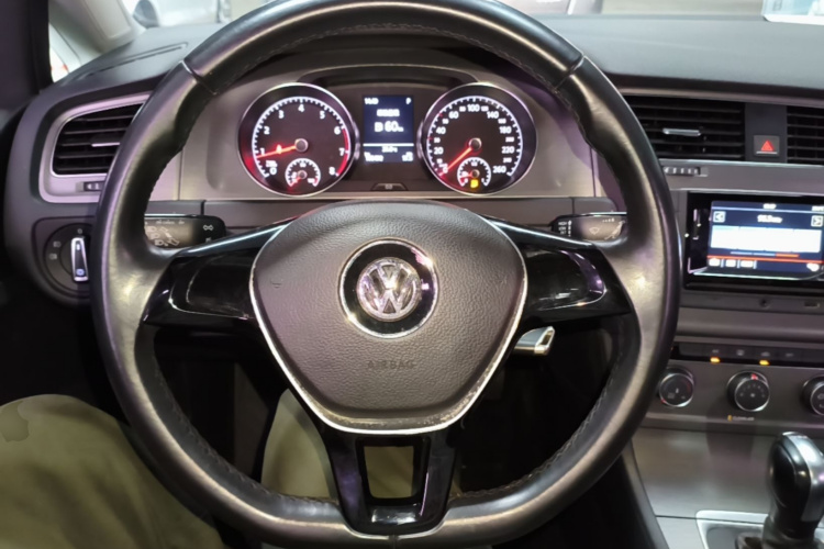 Volkswagen Golf 2016 car image #11