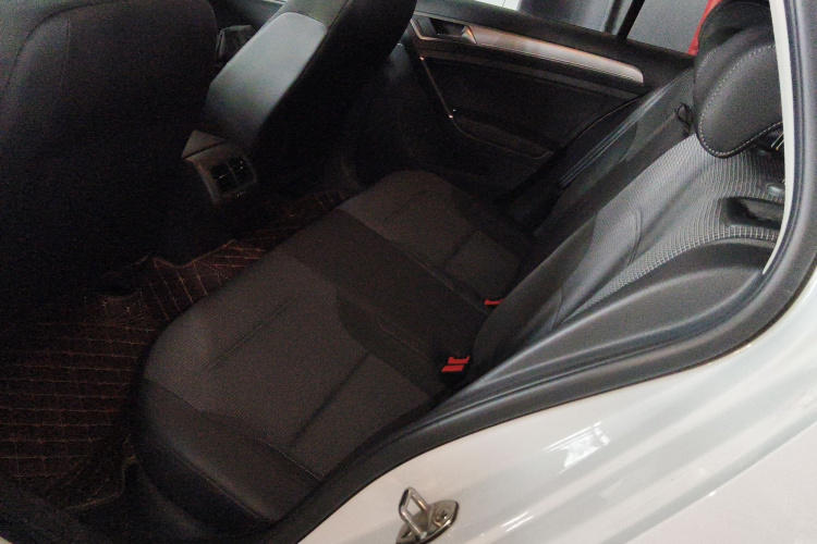 Volkswagen Golf 2018 صورة سيارة #17