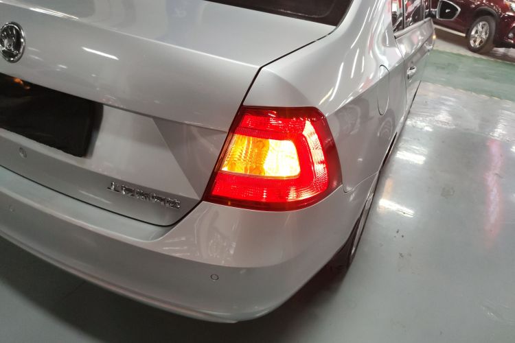 Skoda Rapid 2017 image de voiture #3