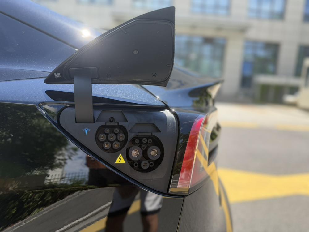 Tesla Model 3 2026 immagine di auto #14