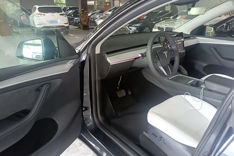 Tesla Model Y 2024 #16 Tesla Model Y 2024 car image #16