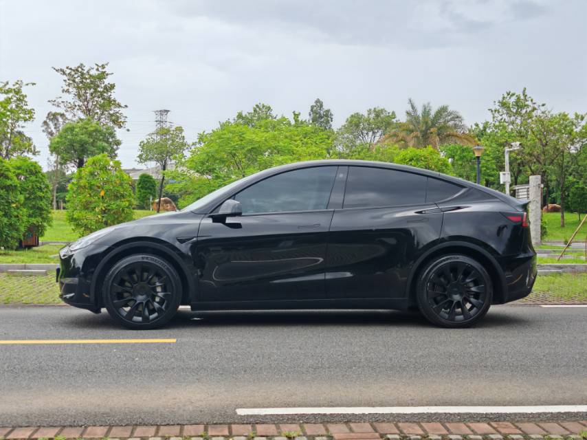 Tesla Model Y 2021 #7 Tesla Model Y 2021 car image #7