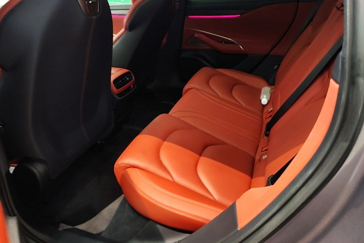 MI SU7 2025 immagine di auto #17