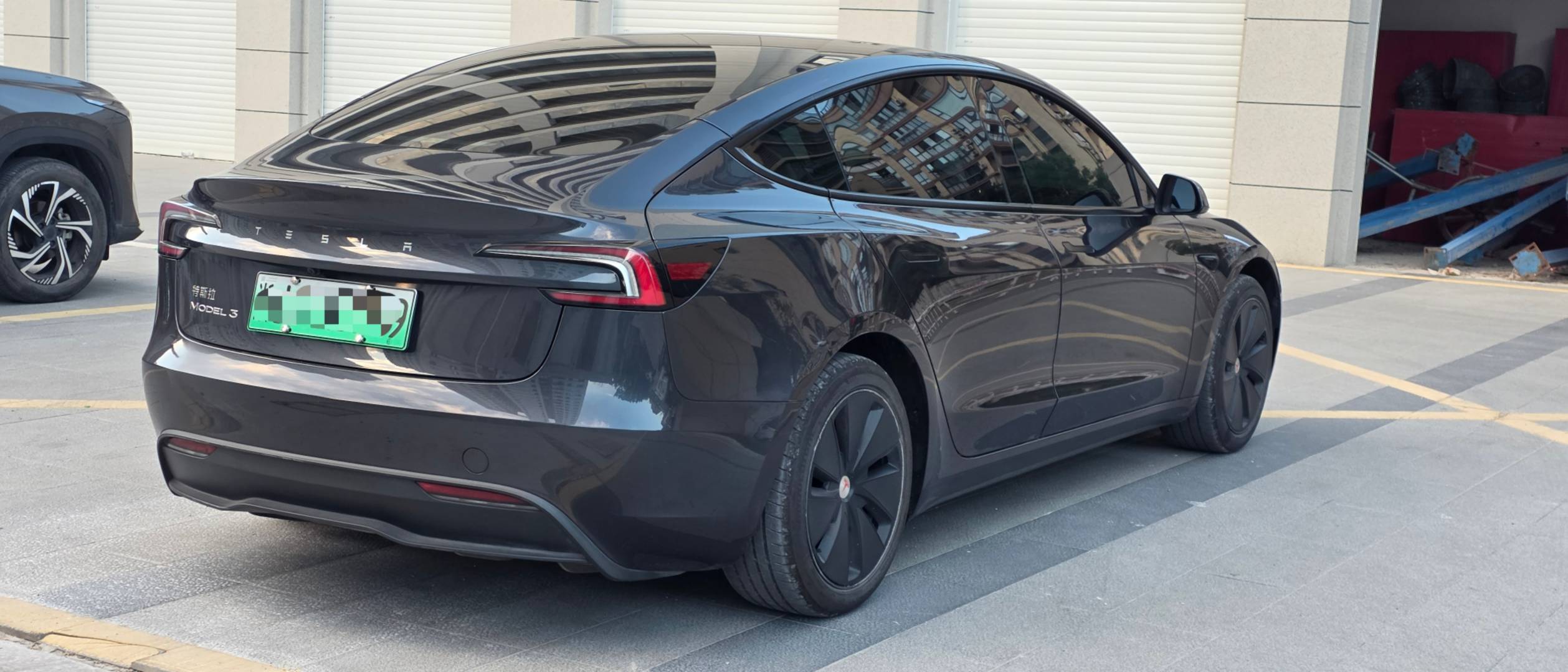 Tesla Model 3 2025 immagine di auto #2