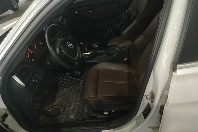 BMW 3 Series 2019 car image #15