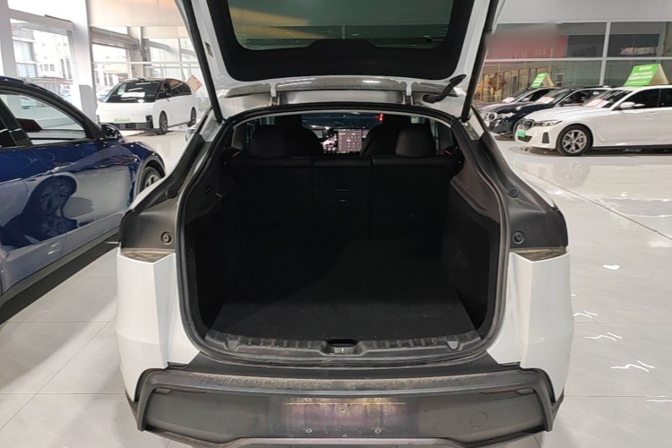 Tesla Model Y 2025 #21 Tesla Model Y 2025 car image #21