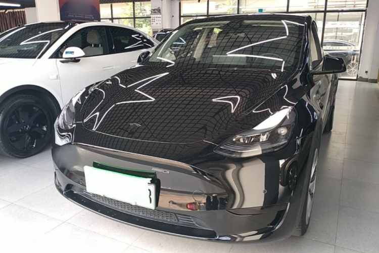 Tesla Model Y 2023 #2 Tesla Model Y 2023 car image #2