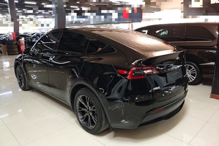 Tesla Model Y 2023 #5 Tesla Model Y 2023 immagine di auto #5