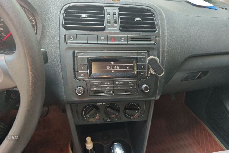 Volkswagen Polo 2018 car image #15