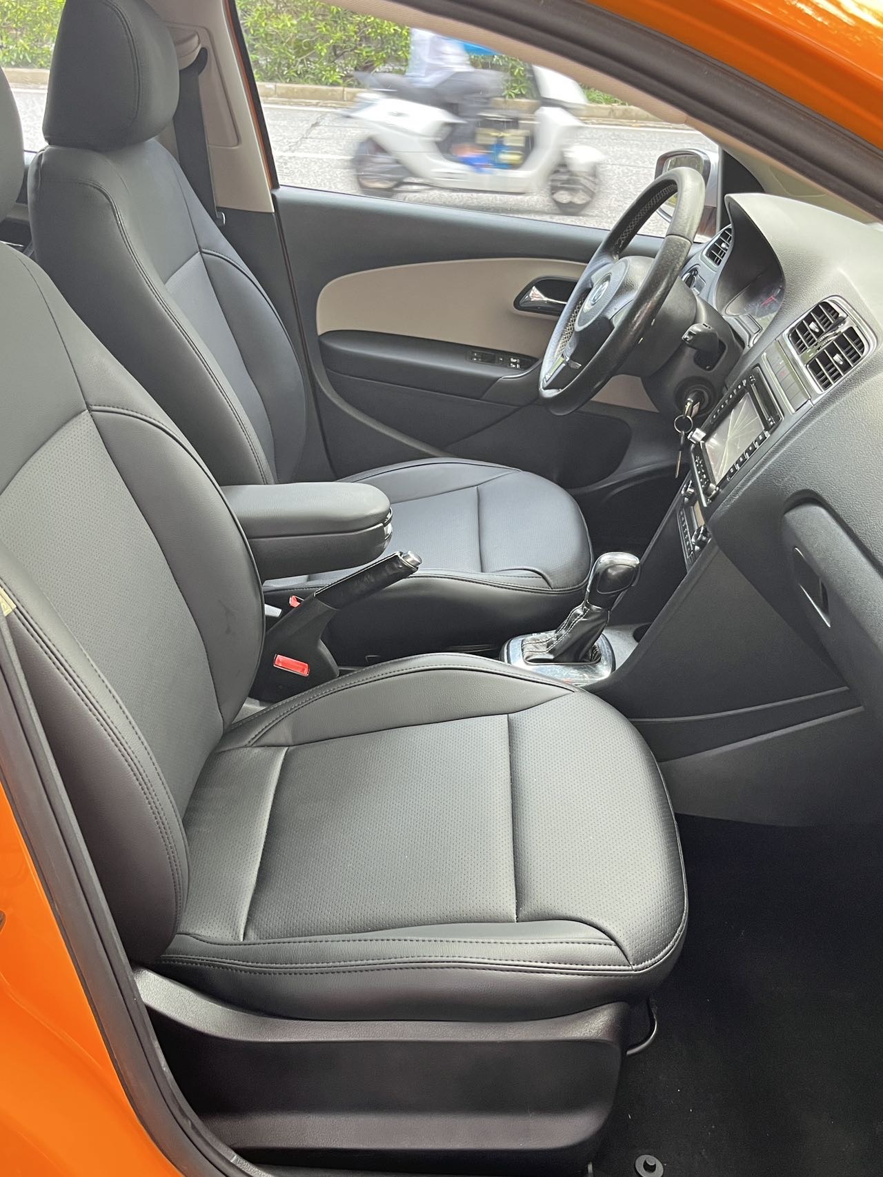 Volkswagen Polo 2013 car image #9