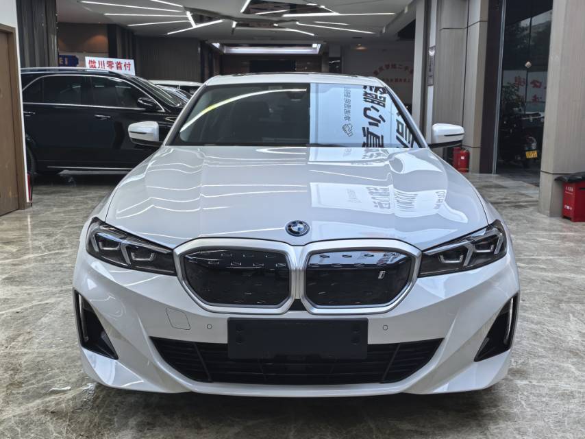 BMW i3 2024 immagine di auto #2